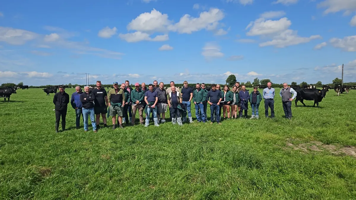 ABS Genus Dairy farmers travel over to see (IG) Ireland Genetics progeny on home soil SOLNUA Genus - Russells Group Photo